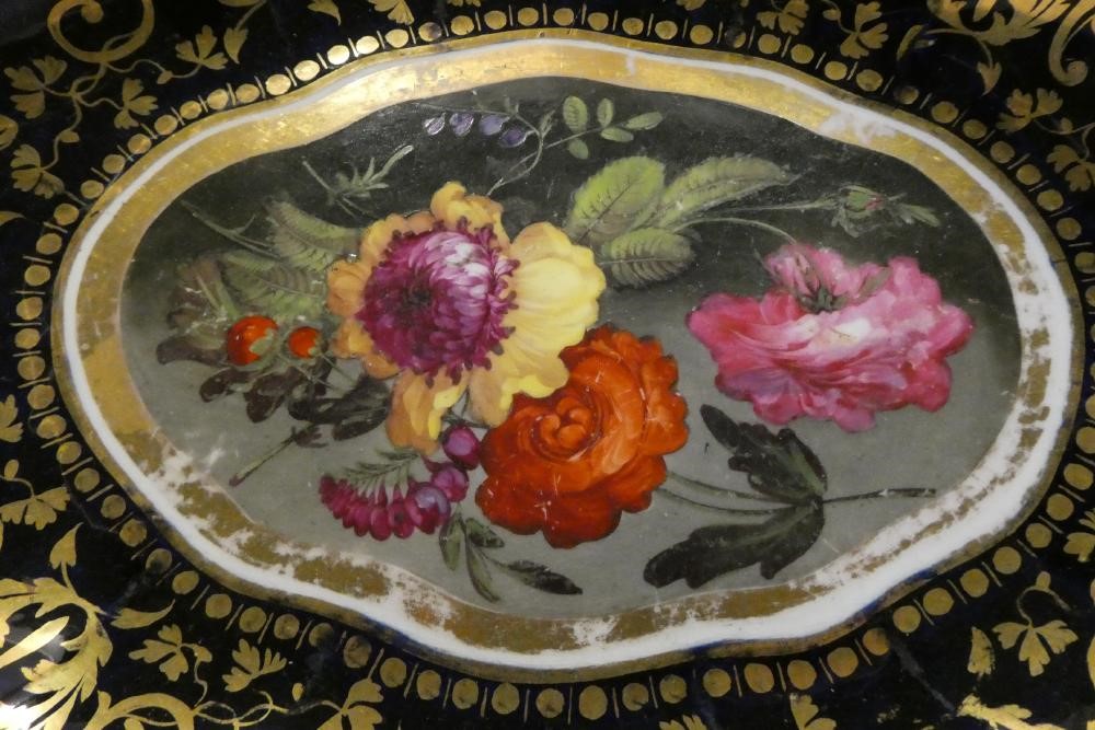 A PAIR OF DERBY PORCELAIN DESSERT DISHES Image