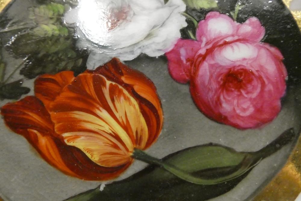 A PAIR OF DERBY PORCELAIN DESSERT DISHES Image