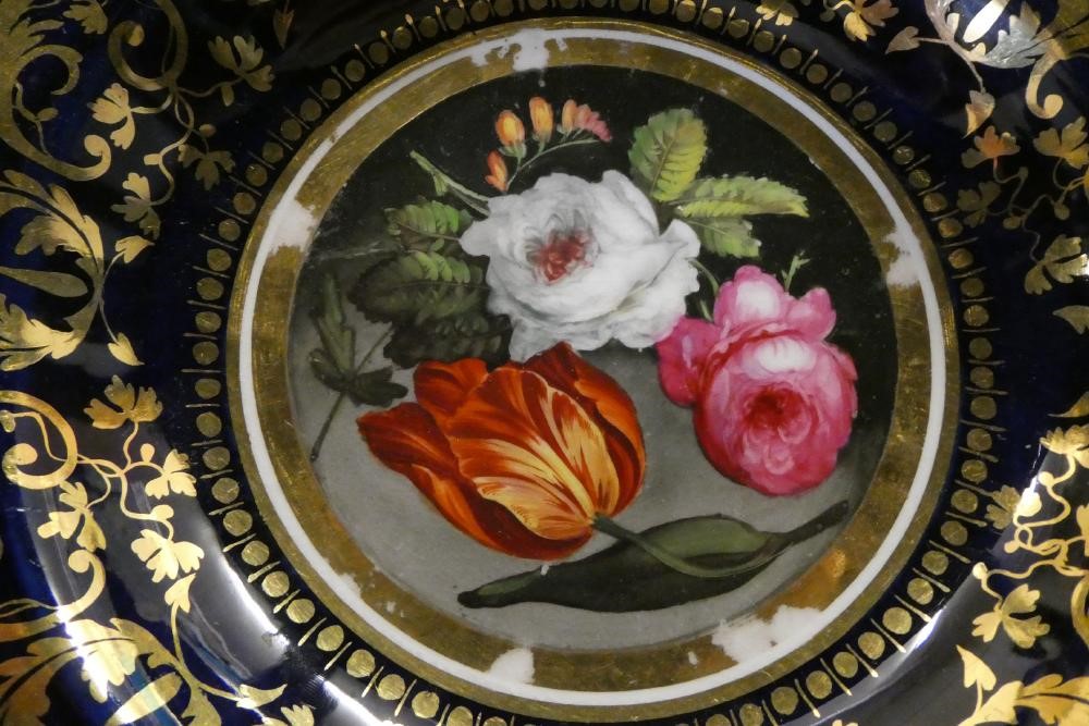 A PAIR OF DERBY PORCELAIN DESSERT DISHES Image
