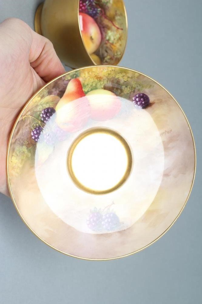 A ROYAL WORCESTER TEA CUP AND SAUCER Image