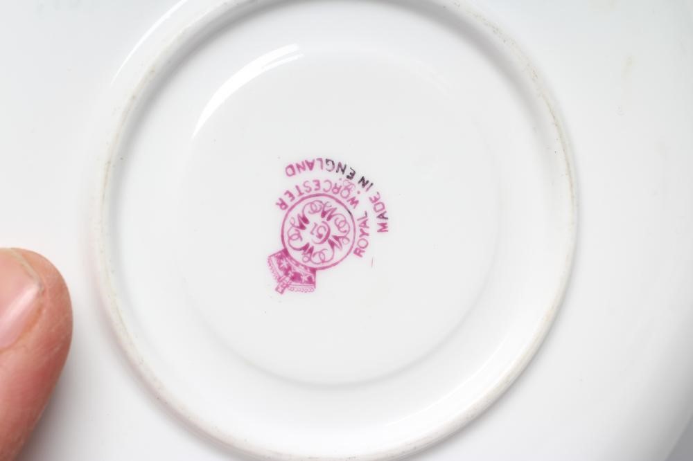 A ROYAL WORCESTER TEA CUP AND SAUCER Image