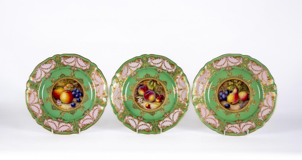 A SET OF THREE ROYAL WORCESTER CABINET PLATES Image