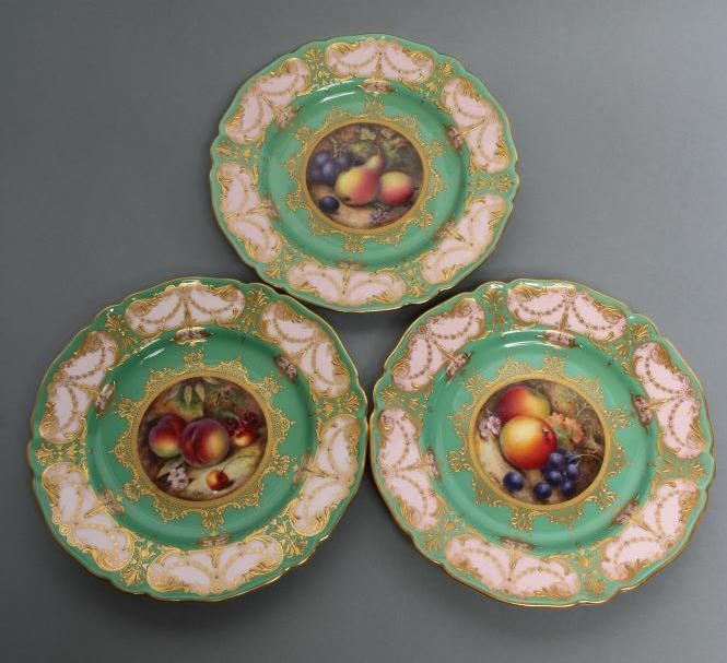 A SET OF THREE ROYAL WORCESTER CABINET PLATES Image