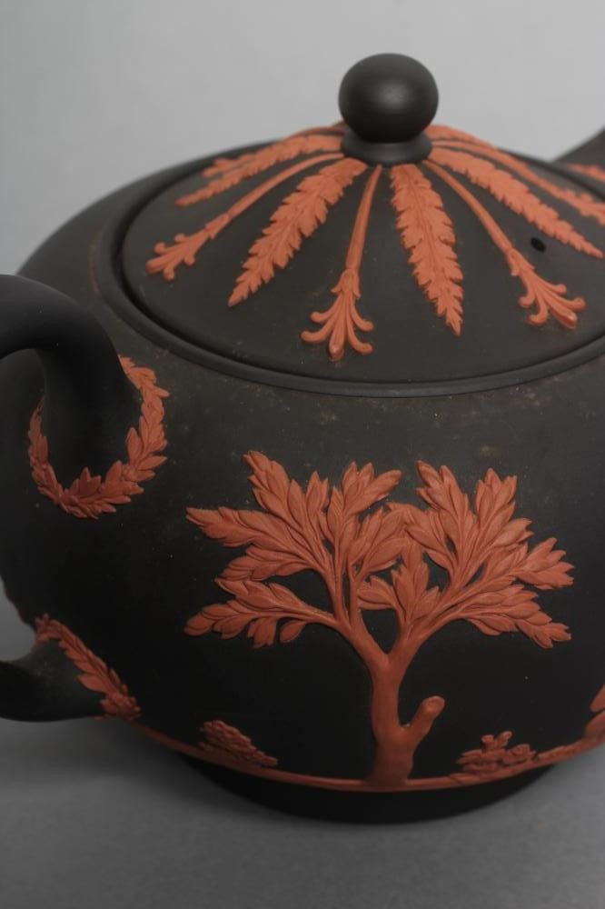 A WEDGWOOD ROSSO ANTICO TEAPOT AND COVER Image