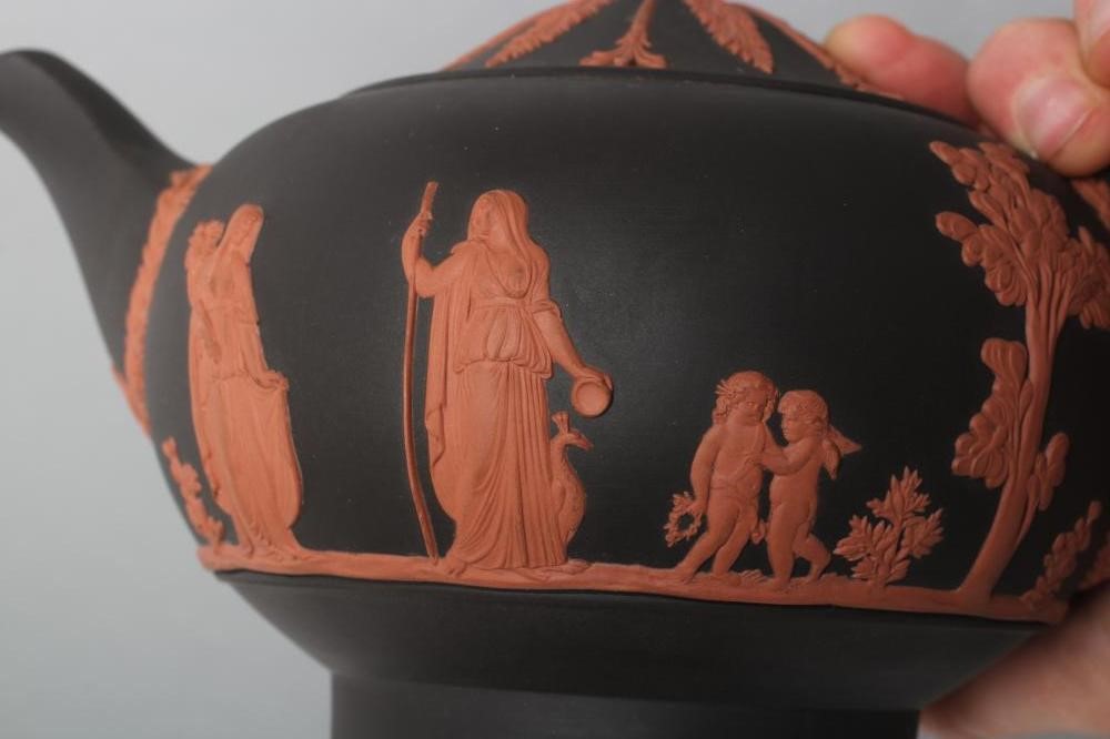 A WEDGWOOD ROSSO ANTICO TEAPOT AND COVER Image