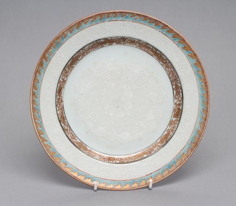 A CHINESE EXPORT PORCELAIN PLATE of plain circular form Image