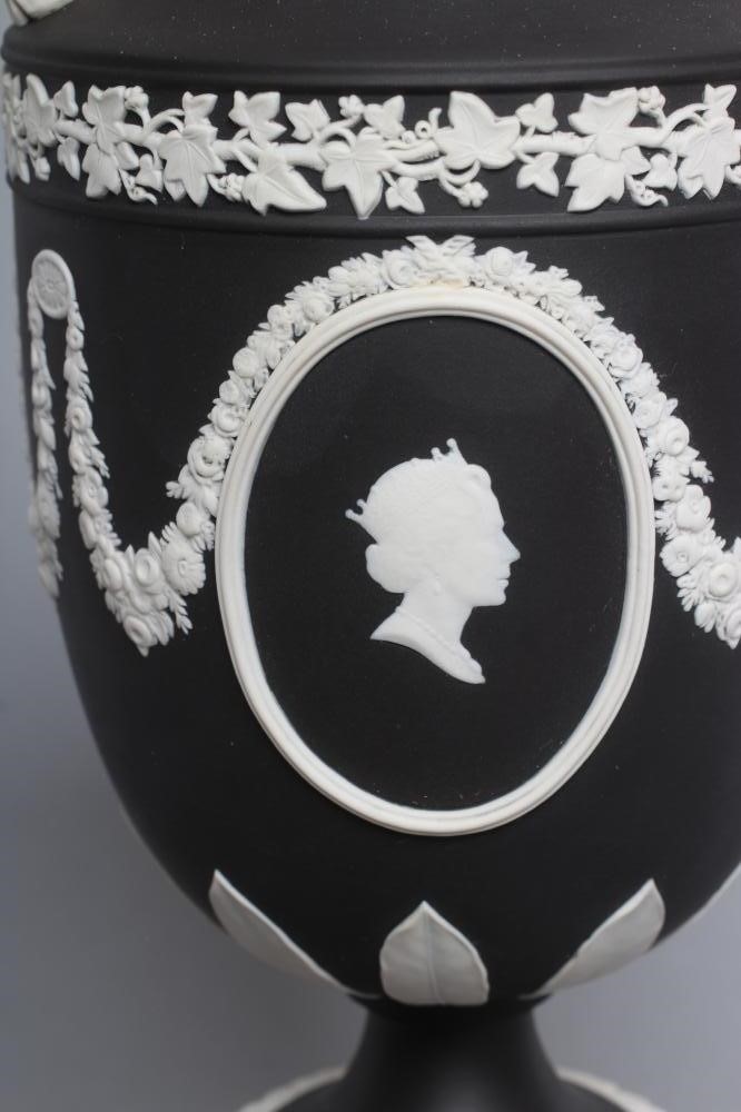A WEDGWOOD BLACK JASPER VASE AND COVER Image