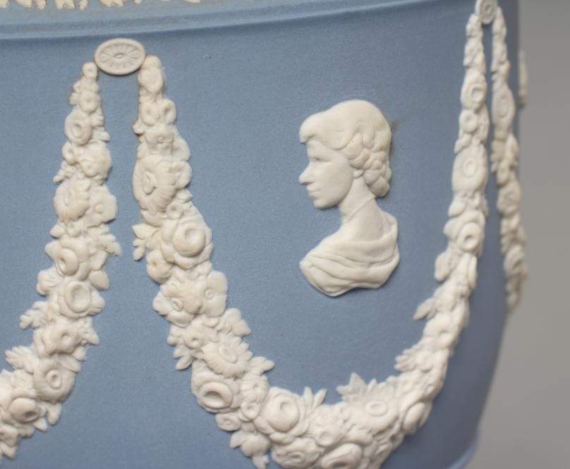 A WEDGWOOD BLUE JASPER WINDSOR VASE AND COVER Image
