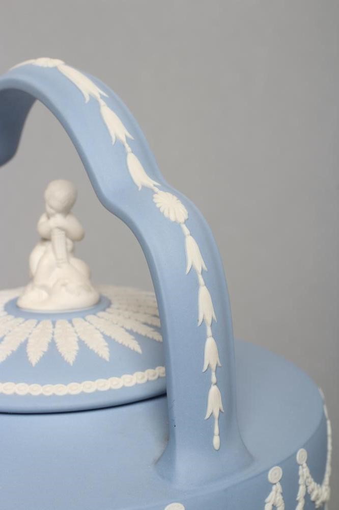 A WEDGWOOD BLUE JASPER RUM KETTLE Image