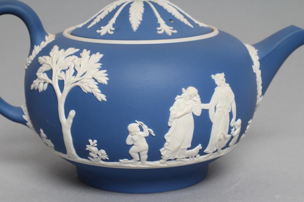 A WEDGWOOD BLUE JASPER TEAPOT AND COVER Image