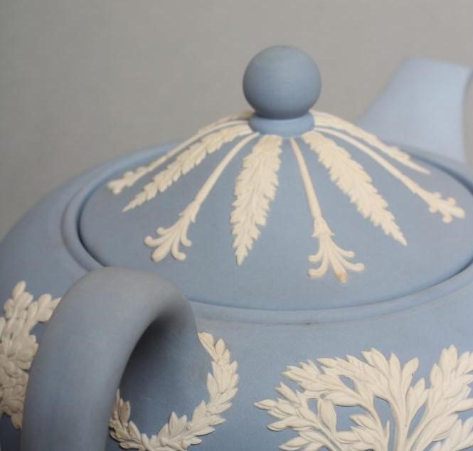 A WEDGWOOD BLUE JASPER TEAPOT AND COVER Image