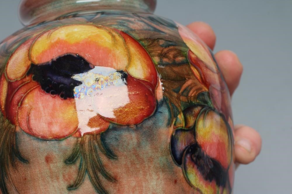 A MOORCROFT ANEMONE PATTERN POTTERY VASE Image