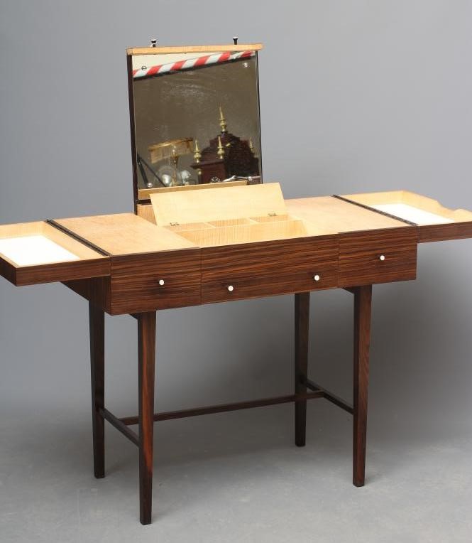 A MACASSAR EBONY VENEERED FOLDING DRESSING TABLE Image