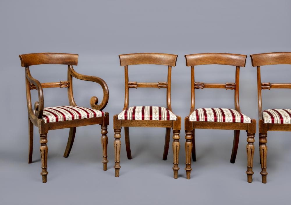 A SET OF EIGHT LATE REGENCY MAHOGANY DINING CHAIRS Image