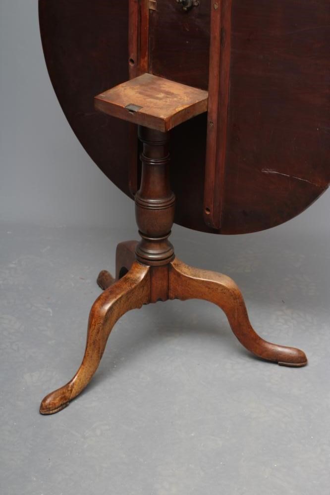 A GEORGIAN MAHOGANY TRIPOD TABLE Image