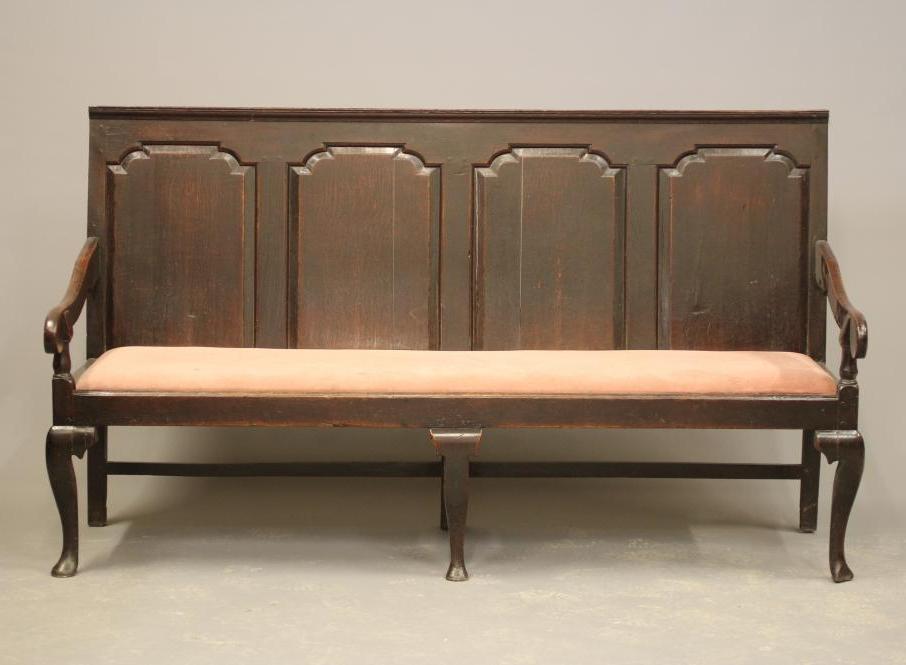 A GEORGIAN OAK SETTLE Image