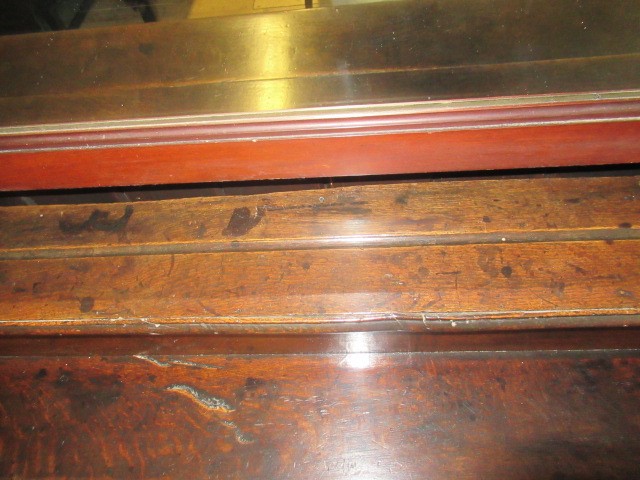 A GEORGIAN OAK LOW DRESSER Image