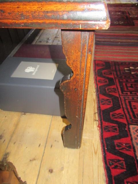 A GEORGIAN OAK LOW DRESSER Image