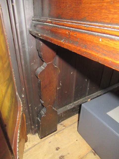 A GEORGIAN OAK LOW DRESSER Image