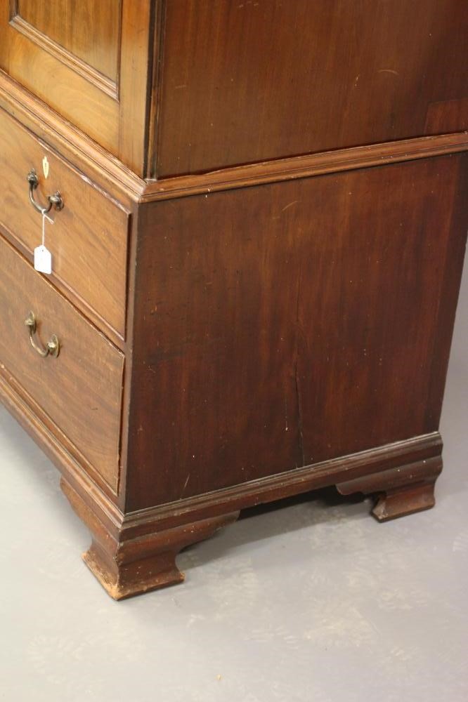 A GEORGIAN MAHOGANY LINEN PRESS Image