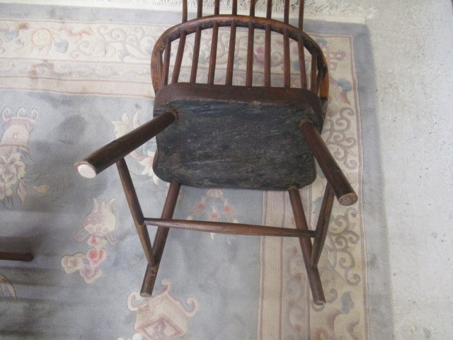 AN ASH COMB BACK WINDSOR ARMCHAIR Image