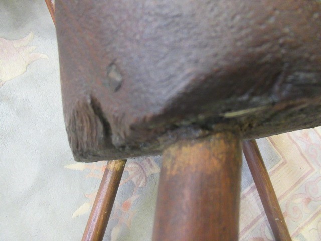 AN ASH COMB BACK WINDSOR ARMCHAIR Image