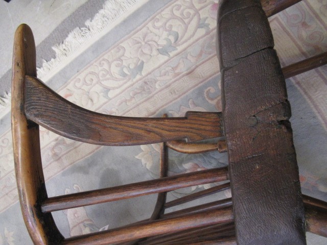 AN ASH COMB BACK WINDSOR ARMCHAIR Image