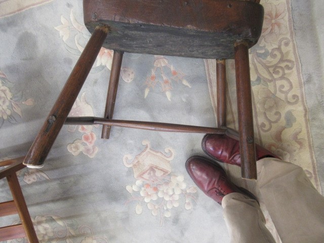 AN ASH COMB BACK WINDSOR ARMCHAIR Image