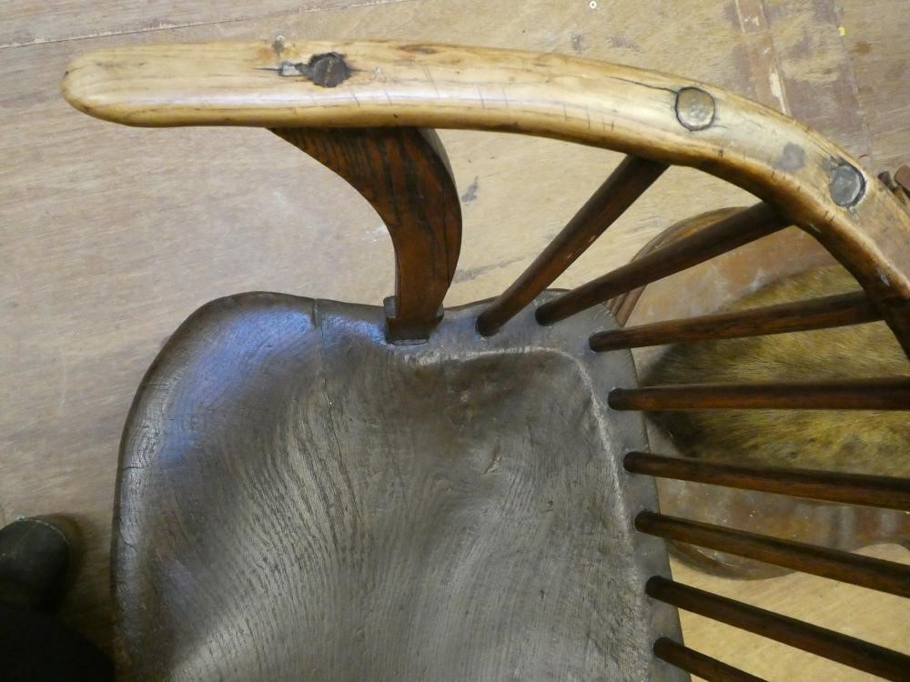 AN ASH COMB BACK WINDSOR ARMCHAIR Image