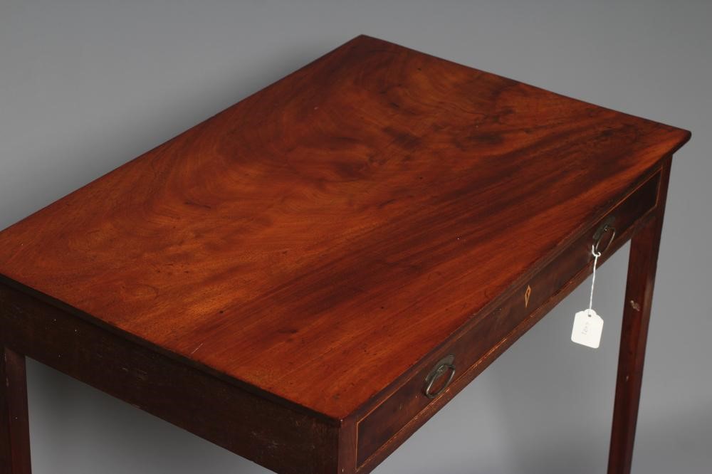 A GEORGIAN MAHOGANY SIDE TABLE Image