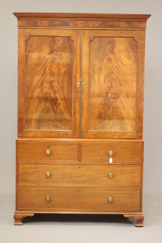 A GEORGIAN MAHOGANY LINEN PRESS Image