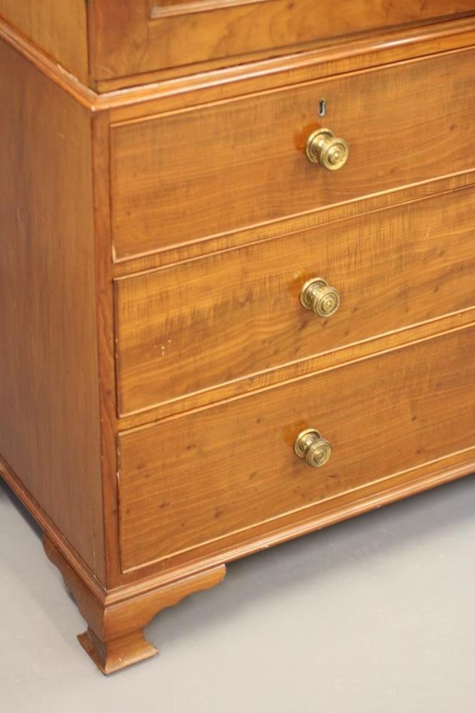 A GEORGIAN MAHOGANY LINEN PRESS Image