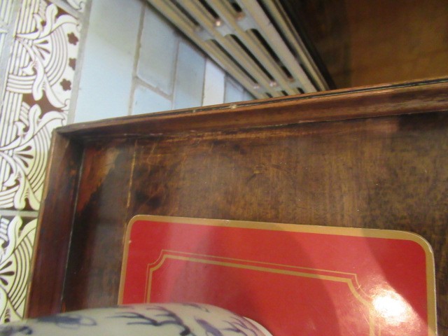 A GEORGIAN MAHOGANY DRESSING/WRITING TABLE IN THE MANNER OF GILLOWS Image