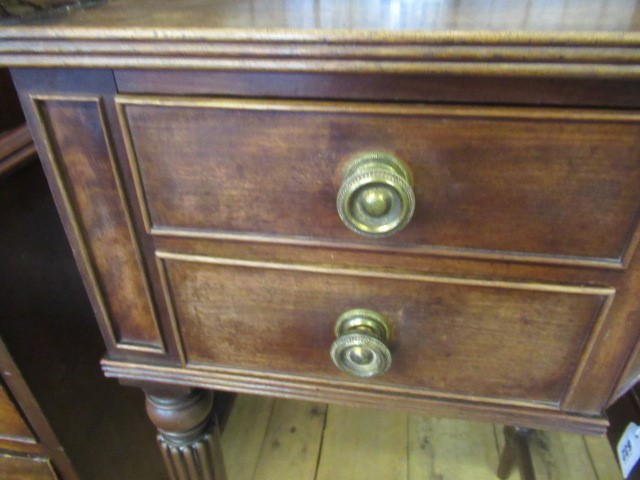 A GEORGIAN MAHOGANY DRESSING/WRITING TABLE IN THE MANNER OF GILLOWS Image
