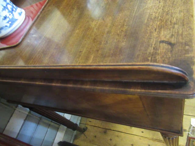 A GEORGIAN MAHOGANY DRESSING/WRITING TABLE IN THE MANNER OF GILLOWS Image