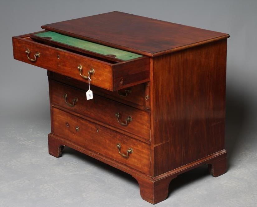 A GEORGIAN MAHOGANY DRESSING CHEST Image