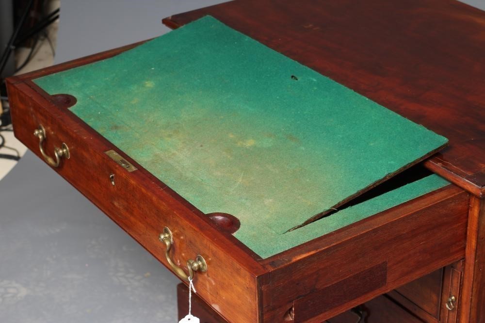 A GEORGIAN MAHOGANY DRESSING CHEST Image