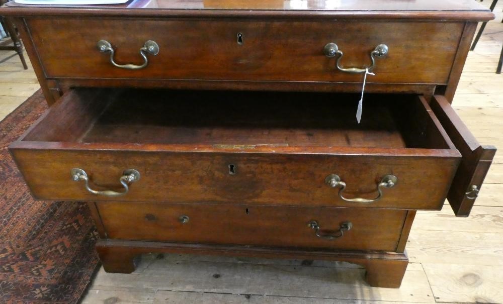 A GEORGIAN MAHOGANY DRESSING CHEST Image