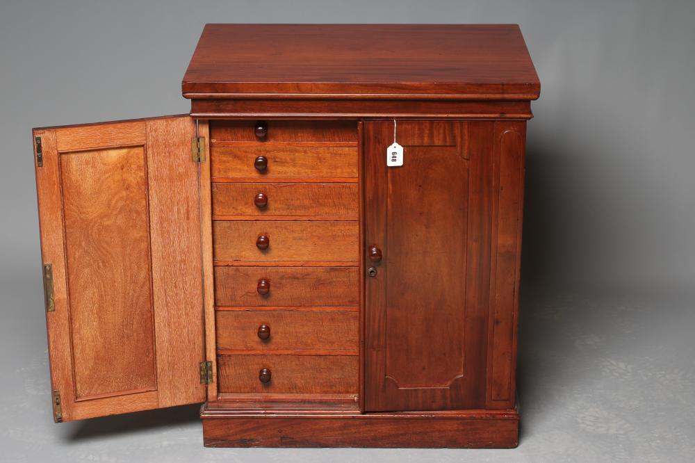 A VICTORIAN MAHOGANY COLLECTOR'S CABINET Image