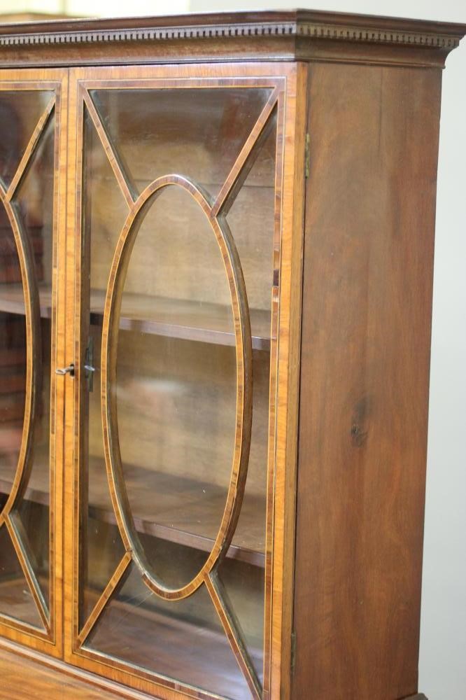 A SMALL GEORGIAN MAHOGANY SECRETAIRE BOOKCASE Image