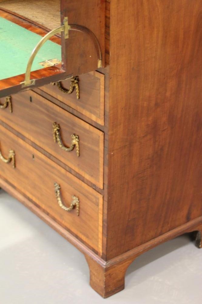 A SMALL GEORGIAN MAHOGANY SECRETAIRE BOOKCASE Image