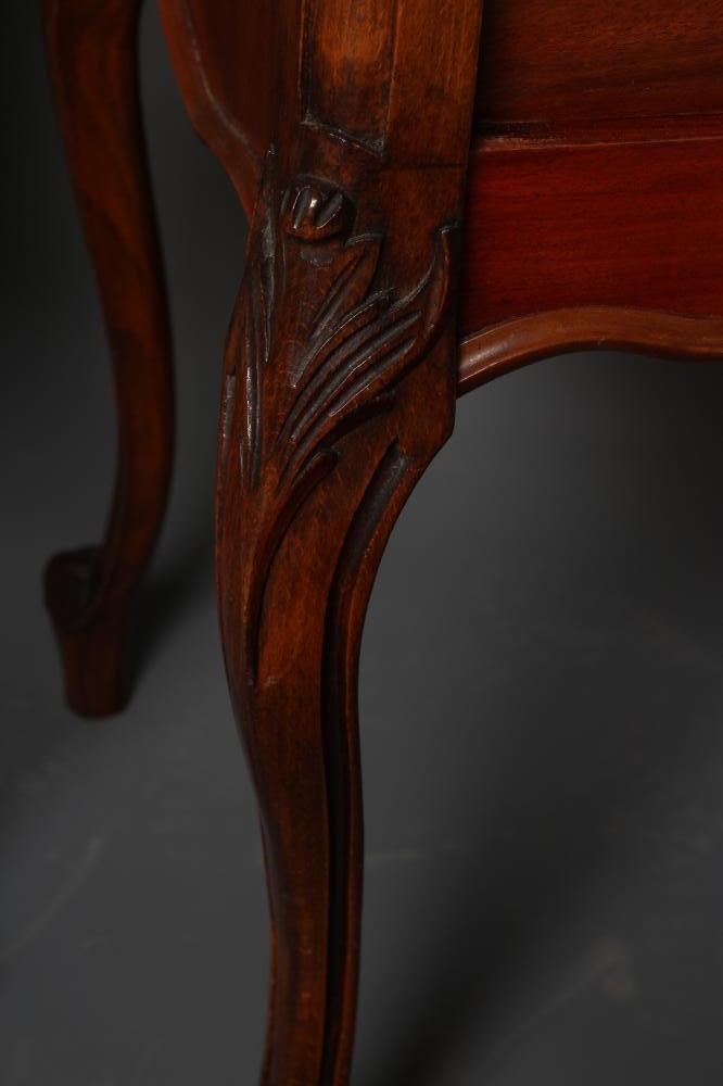 A PAIR OF FRENCH WALNUT BEDSIDE CABINETS Image