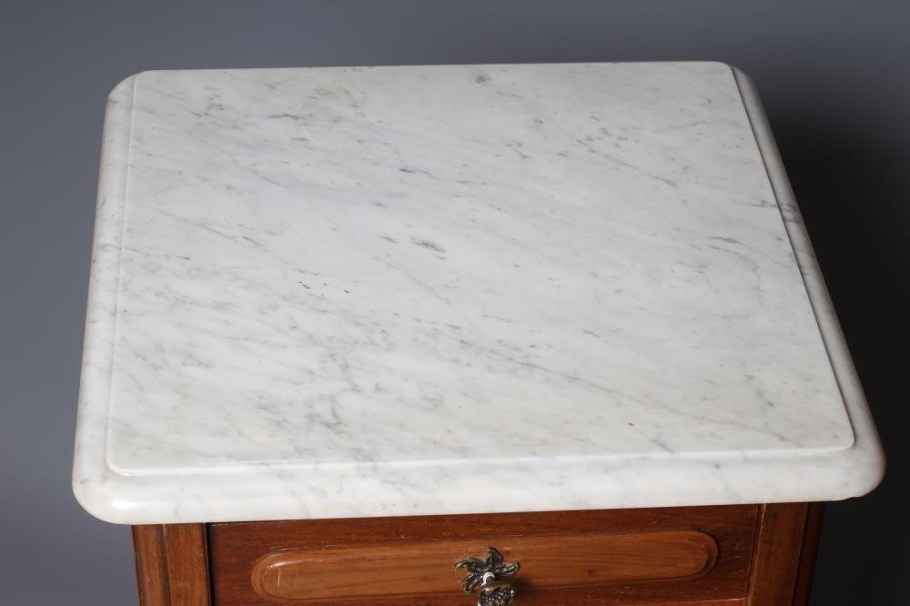 A PAIR OF FRENCH WALNUT BEDSIDE CABINETS Image
