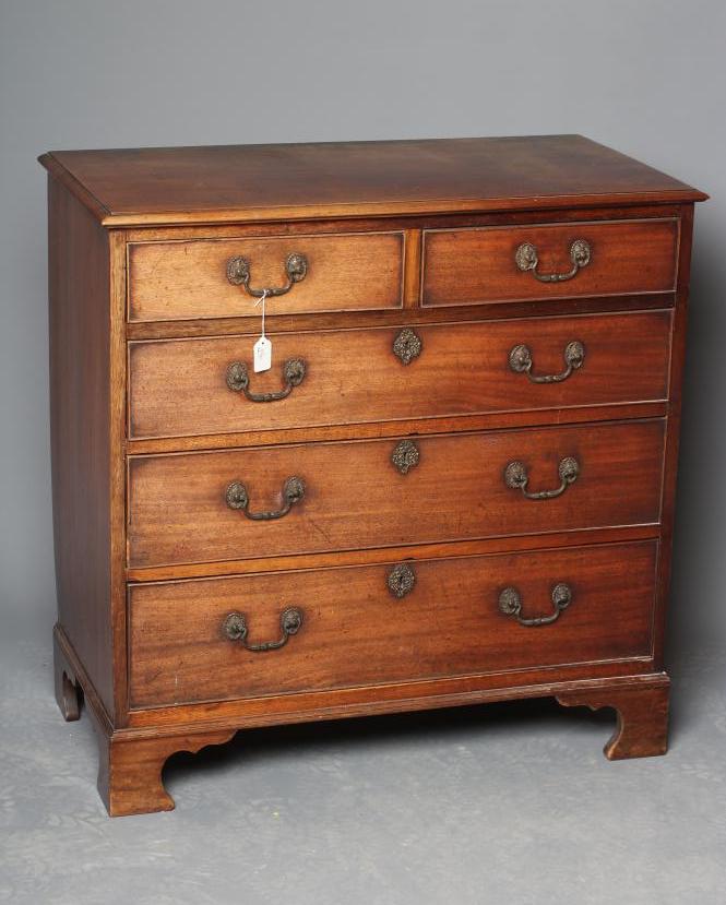 A GEORGIAN MAHOGANY STRAIGHT FRONT CHEST Image