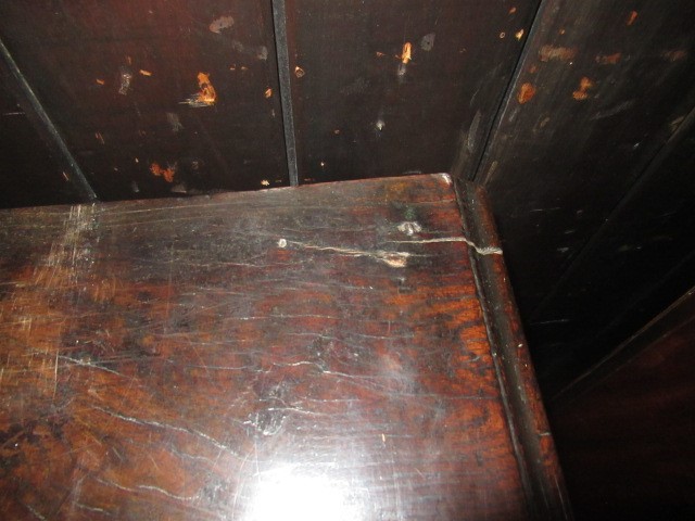 A GEORGIAN OAK ENCLOSED DRESSER Image
