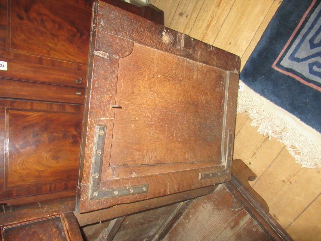 A GEORGIAN OAK ENCLOSED DRESSER Image