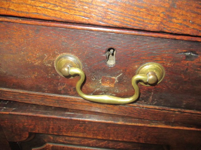 A GEORGIAN OAK ENCLOSED DRESSER Image