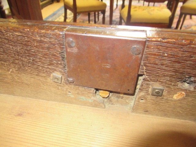 A GEORGIAN OAK ENCLOSED DRESSER Image