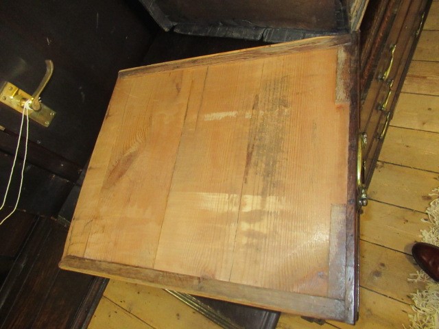 A GEORGIAN OAK ENCLOSED DRESSER Image