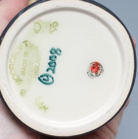 A MOORCROFT POTTERY "FLOWER AND BERRY" PATTERN VASE Image